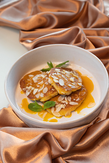 Панкейки тыквенные с соусом из облепихи