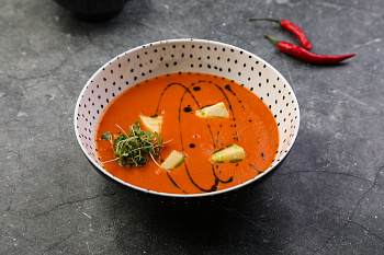 Томатный суп с сулугуни