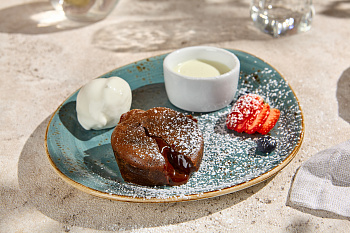 Теплый шоколадный кекс