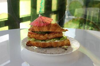 Круассан с эскалопом 