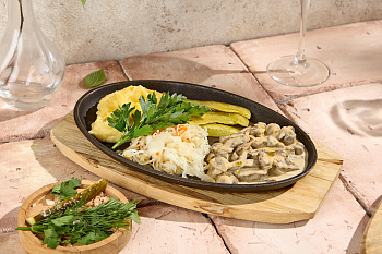 Бефстроганов с картофельным пюре 