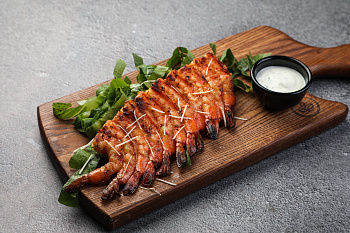 Тигровые креветки гриль с романо 