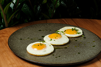 Яичница из трех яиц