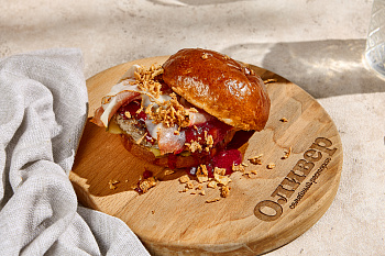 Фирменный бургер 