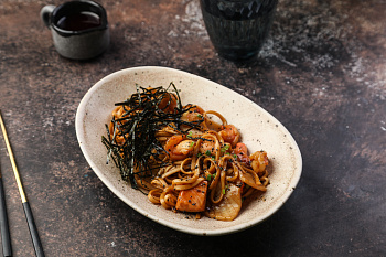 Вок с морепродуктами