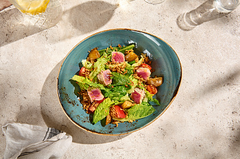 Салат с тунцом-гриль