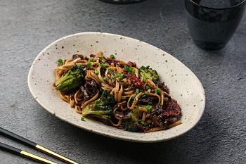 Вок с говядиной