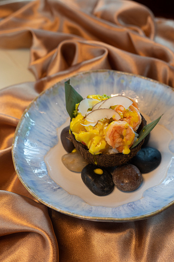 Поке с манго и креветками