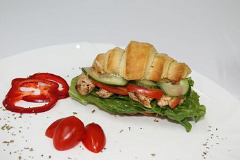 Круассан с курицей