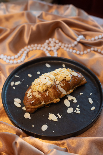 Круассан миндальный