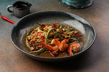 Тайский салат с креветками