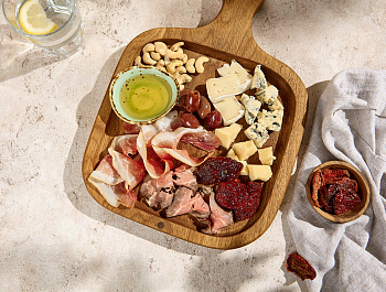 Нарезка к вину