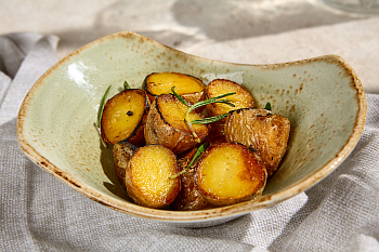 Запеченный картофель с розмарином 