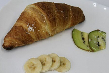 Круассан с абрикосом 