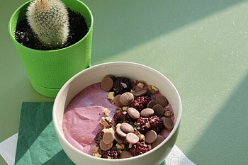 Смузи-боул клубника-банан